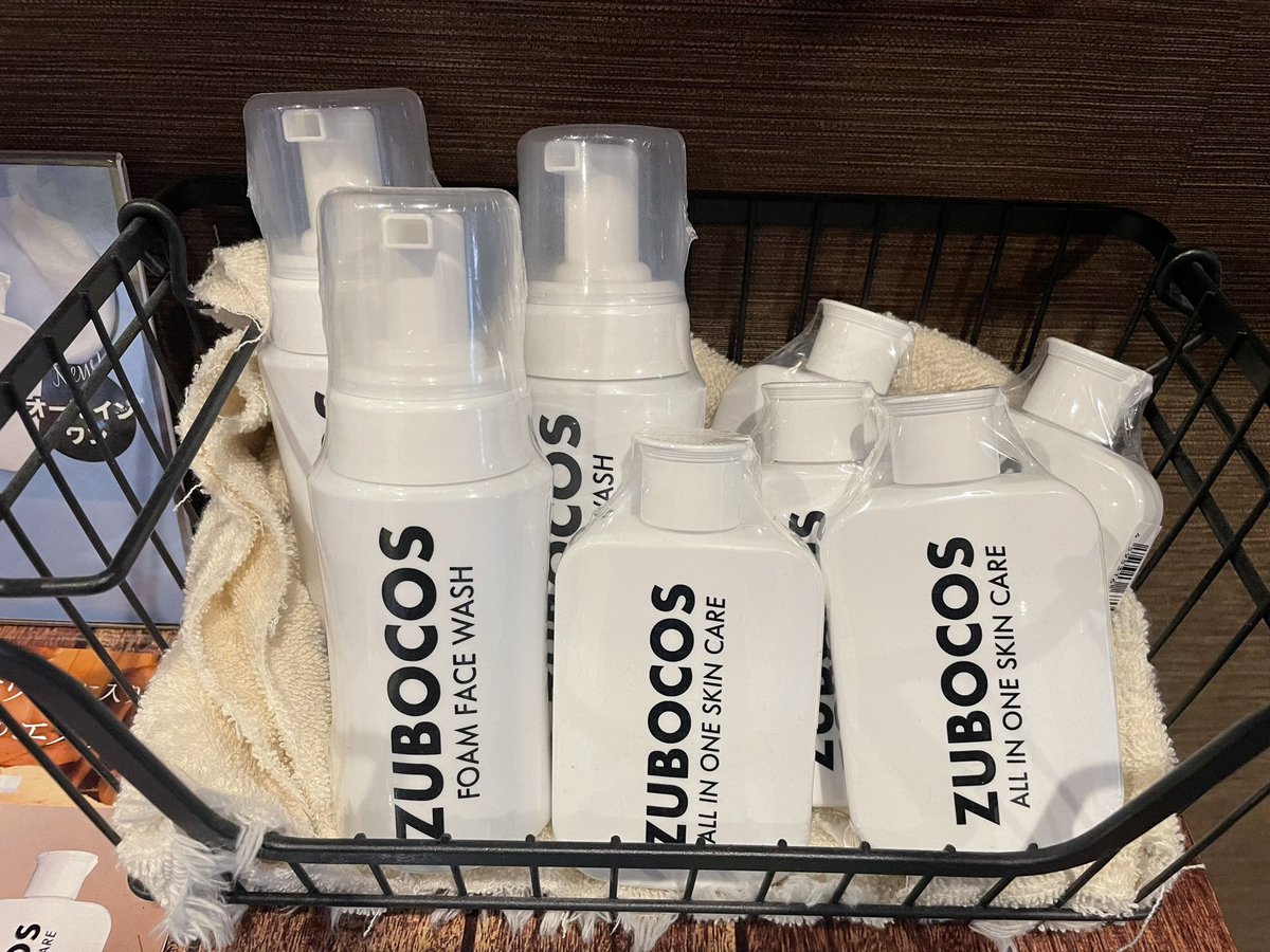 marushin_spa's tweet photo. マルシンスパです

人気商品ZUBOCOS入荷しました！！
泡洗顔＆オールインワンスキンケア✨

男性スタッフに密かに人気の
オールインワンスキンケアは
化粧水・乳液・クリーム・美容液など
複数の機能を持つ1本👏

サウナ後これ1本でお肌ピチピチです🍑✨ https://t.co/Hxfhwbrnd7