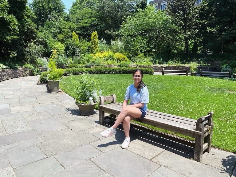SaveInsectsA's tweet photo. Spreading awareness about #pollinators and #nativeplants at the @brooklynbotanic. Great start to the summer of 2024! https://t.co/UBsZuf3OKD