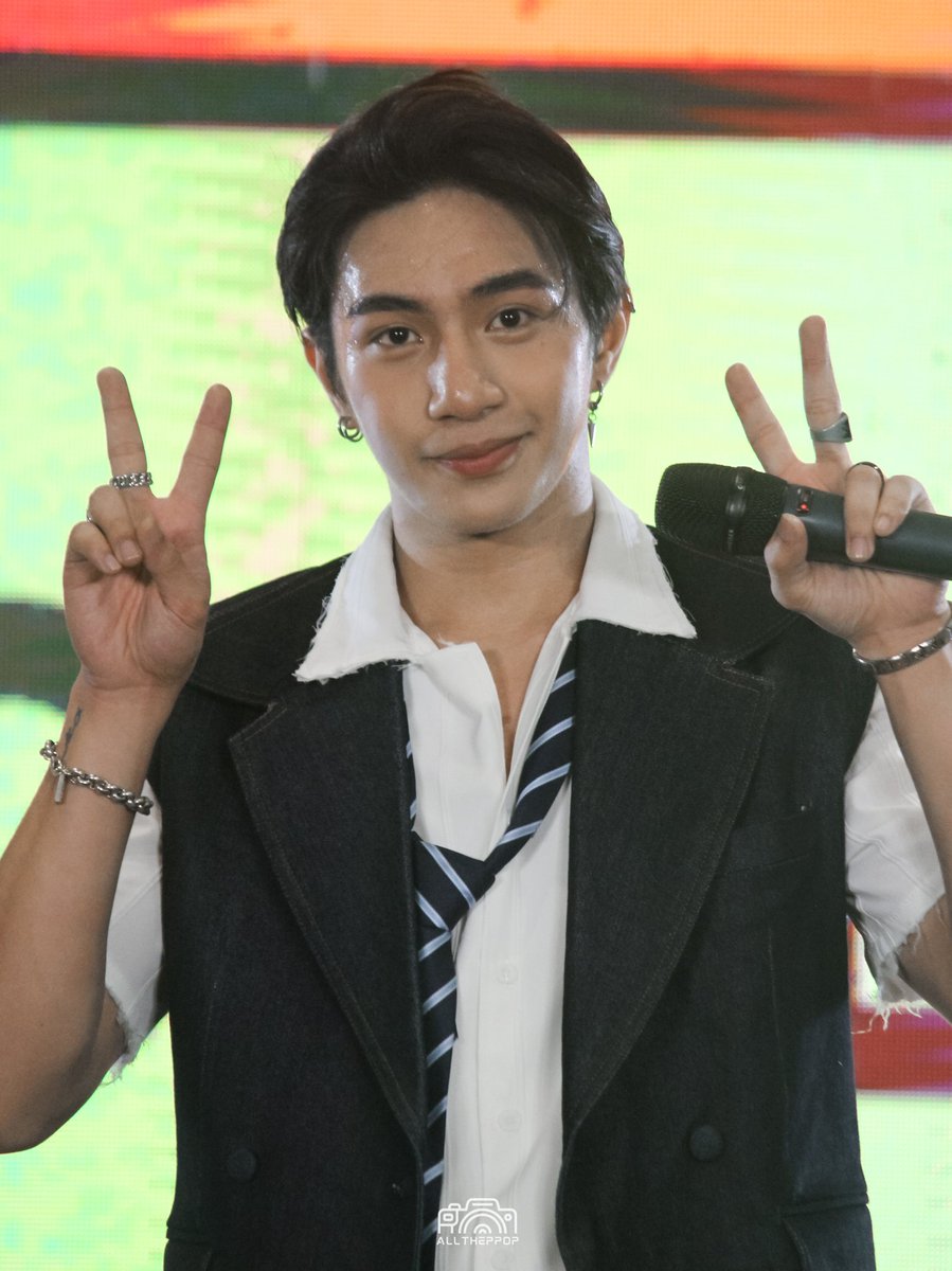 AllThePPop's tweet image. 06.28.2024 1ST ONE APLHA

Ganda naman ng ngiti ni Boss Alpha 😍

1ST ONE AT FÊTE DE LA MUSIQUE PH
@1stoneOfficial #1stOne 
#1stOneDITO #FetePH30
@1stoneofc_alpha