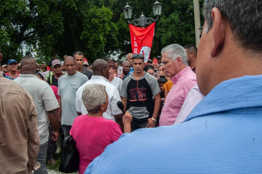 El corte y sembrado manual de la caña caracteriza a la UBPC Vietnam Heroico, en  Aguada de Pasajeros,  provincia de Cienfuegos, visitada hoy por el Primer Secretario del CC PCC y Presidente de la República, Miguel Díaz-Canel Bermúdez.

Ver más:

pcc.cu/aprovechar-las…