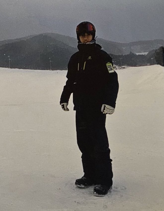 2살       19살   지성이  ..    😭 

                                    © Lv_813_