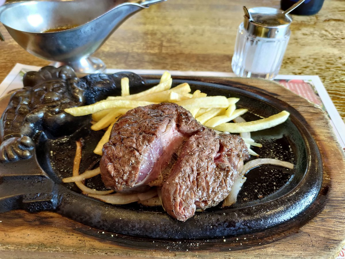 #ブロンコビリー
とても美味しい、肉の日。沢山食べたので歩いて帰ろう。