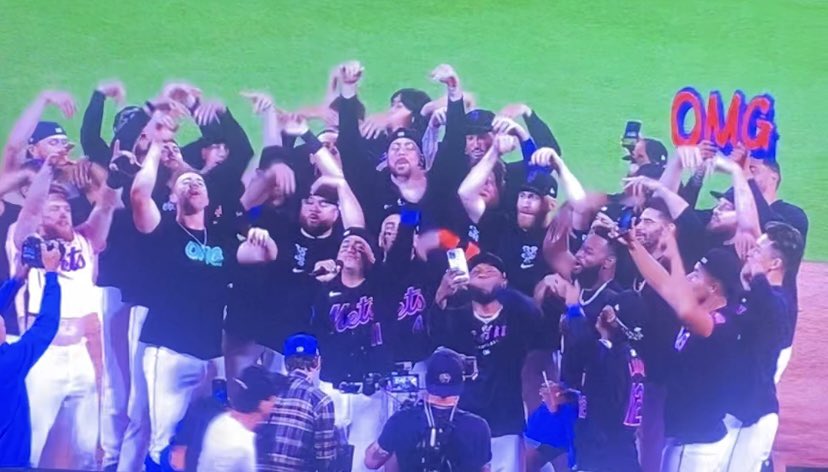 KateLynnClaire's tweet photo. Put it in the Louvre @Mets #LGM https://t.co/py5rSndMq1