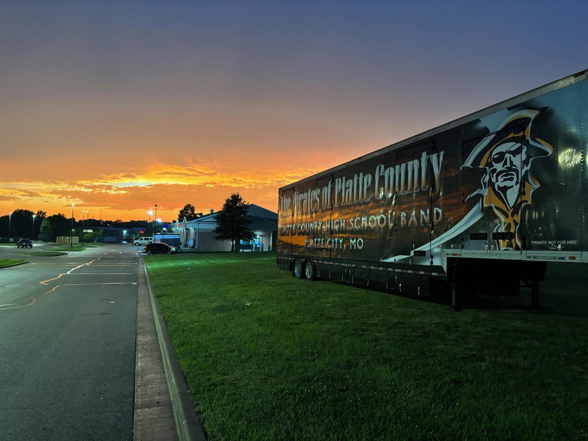 PlatteCoBands's tweet photo. Our fireworks tent is live and open for business!! Please consider us when planning your weekend!! 20% Military discount as well!! Here are some shots of the weather here in Platte City tonight! @PCHSAthletics1 @PCHSHalls @JayWHarris @PlatteCountyR3 @PCHSprincipals https://t.co/ezV2aLRVRO