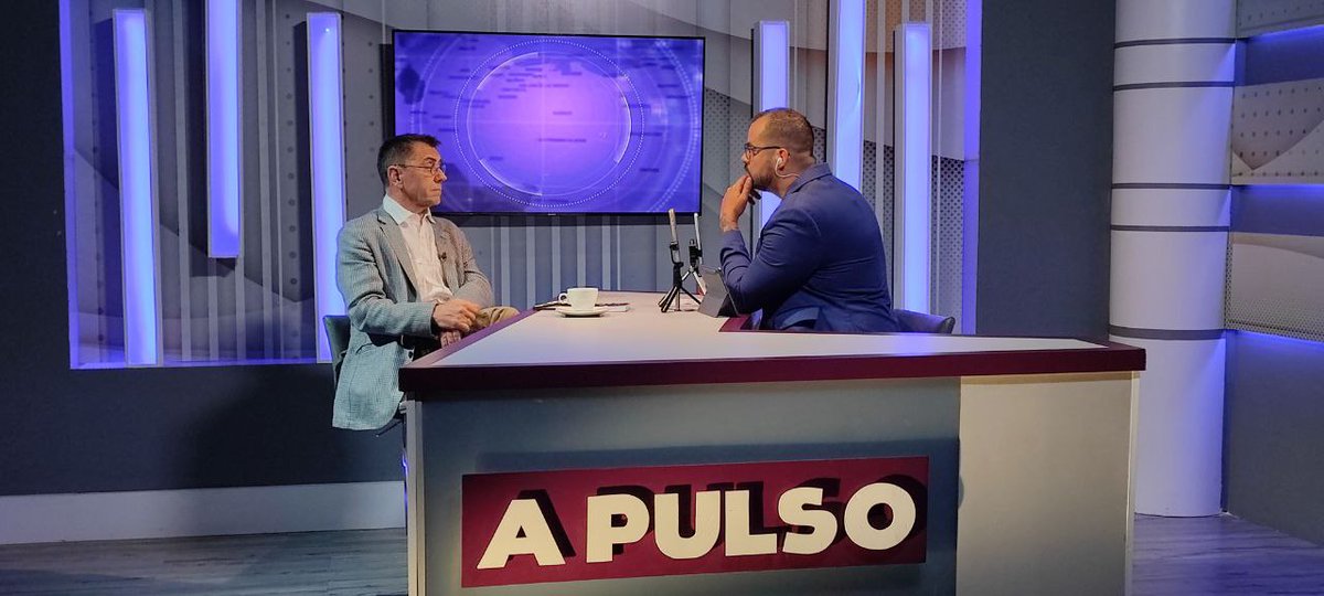 #EnFoto📷| Politólogo español <a href="/MonederoJC/">Juan Carlos Monedero</a> declaró que las multinacionales hacen campañas y sólo buscan fomentar un mensaje de odio.

#ConNicoTenemosPaz