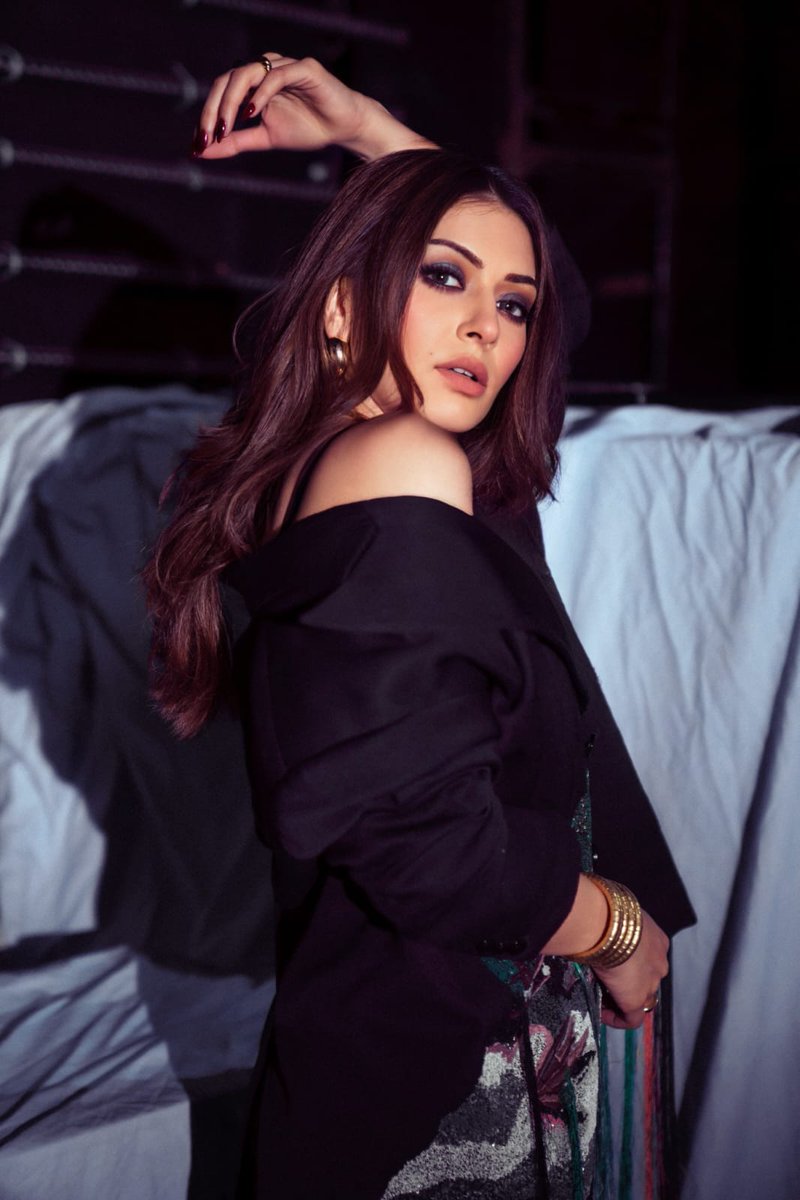 kalakkalcinema's tweet photo. Channeling classic Western vibes in black @ihansika 🖤
📢 @prorekha
#hansika #hansikamotwani #WildWestFashion #ArtistStyle #WesternWear https://t.co/CrQKuiOqqx