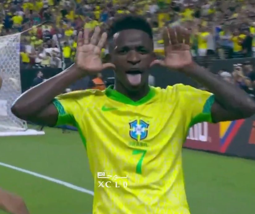 Vinicius Jr failed Rainbow flick from different angles.🥶

joga vomito 🤢

A thread 🧵