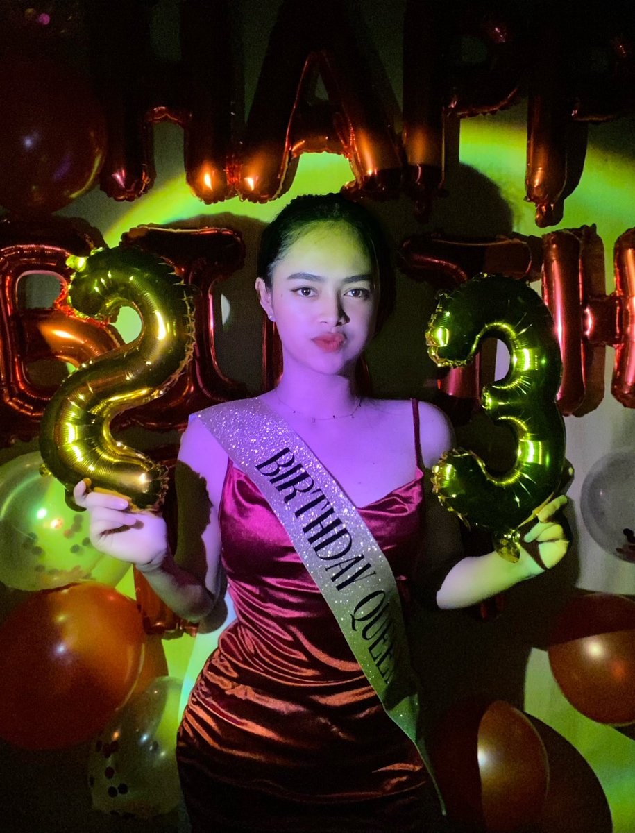 riz_borromeo's tweet photo. Wait, whut? OMGgggggg it’s my Birthday 🥳✨♥️ https://t.co/Ez5uhhTCF8