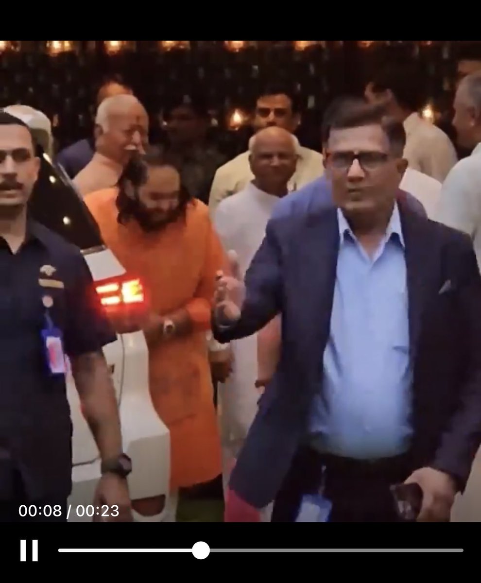 alok_bhatt's tweet image. लगता है रघुराम राजन को सिक्योरिटी चीफ रख लिया है - #SarcasmAlert लगा दूँ वरना सब सिखाने लग जाएँगे!