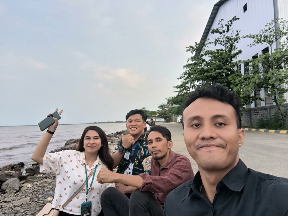 apixiedustt's tweet photo. Biar dunia tau kalo aku punya tim terbaik dan inilah mereka. Kita cuma akan terpisah jarak tapi our feeling still connected ♡ https://t.co/ARAg17zs4T