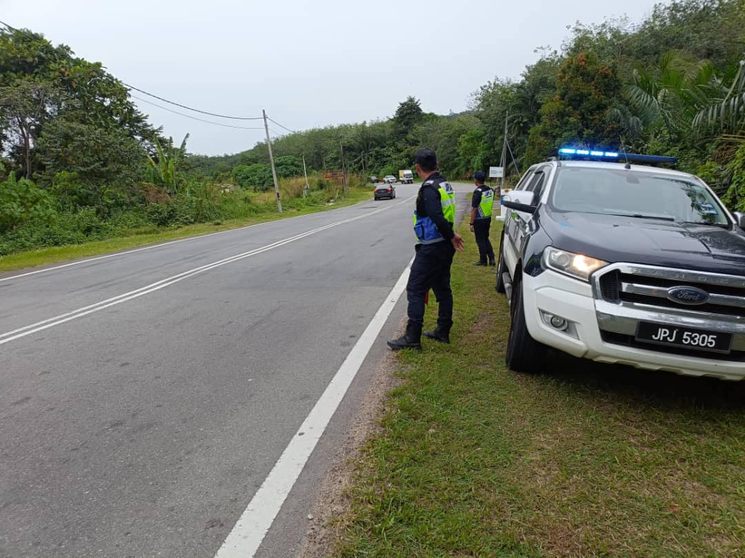 JpjNegeri80390's tweet photo. PENGUATKUASAAN SECARA RONDAAN  DAN PEMANTAUAN DI KAWASAN KERAP KEMALANGAN (KKK) SEMPENA OPS HRAA 2024
NEGERI SEMBILAN, 22 JUN 2024 https://t.co/NRCNFLaPGW