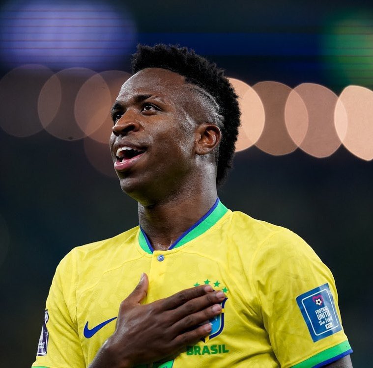 Ballon d'Or winners:

- Kaka 48 games 29 g/a
- Ronaldinho 42 games 30 g/a
- Shevchenko 45 games 33 g/a
- Nedved 46 games 25 g/a
- Ronaldo 16 games 9 g/a
- Owen 46 games 32 g/a
- Figo 51 games 30 g/a

Vini: 48 games 37 G/A. “Football fell off”