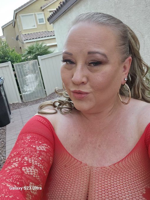 What would you do if I were your neighbor??? https://t.co/KOTrpU5vGl<a href="/tag/feetworship"class="tags"><span>#feetworship</span></a>