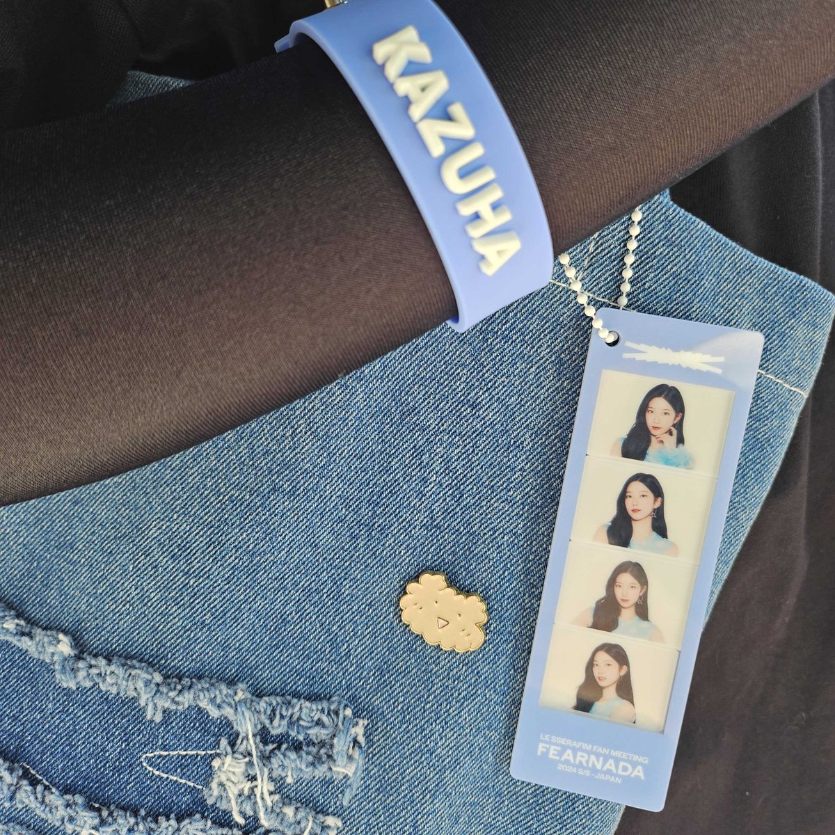 le_sserafim_jp's tweet photo. 『LE SSERAFIM FAN MEETING ‘FEARNADA’ 2024 S/S - JAPAN』Official Merch.会場販売実施中🤍

NEW アイテム！PHOTO MAGNET KEYRINGは持ち歩いても飾っても楽しめます👀💙
📍https://t.co/gkG0wN3V57

#LE_SSERAFIM 
#FEARNADA
#FEARNADA_JAPAN https://t.co/AkoweeRc2H