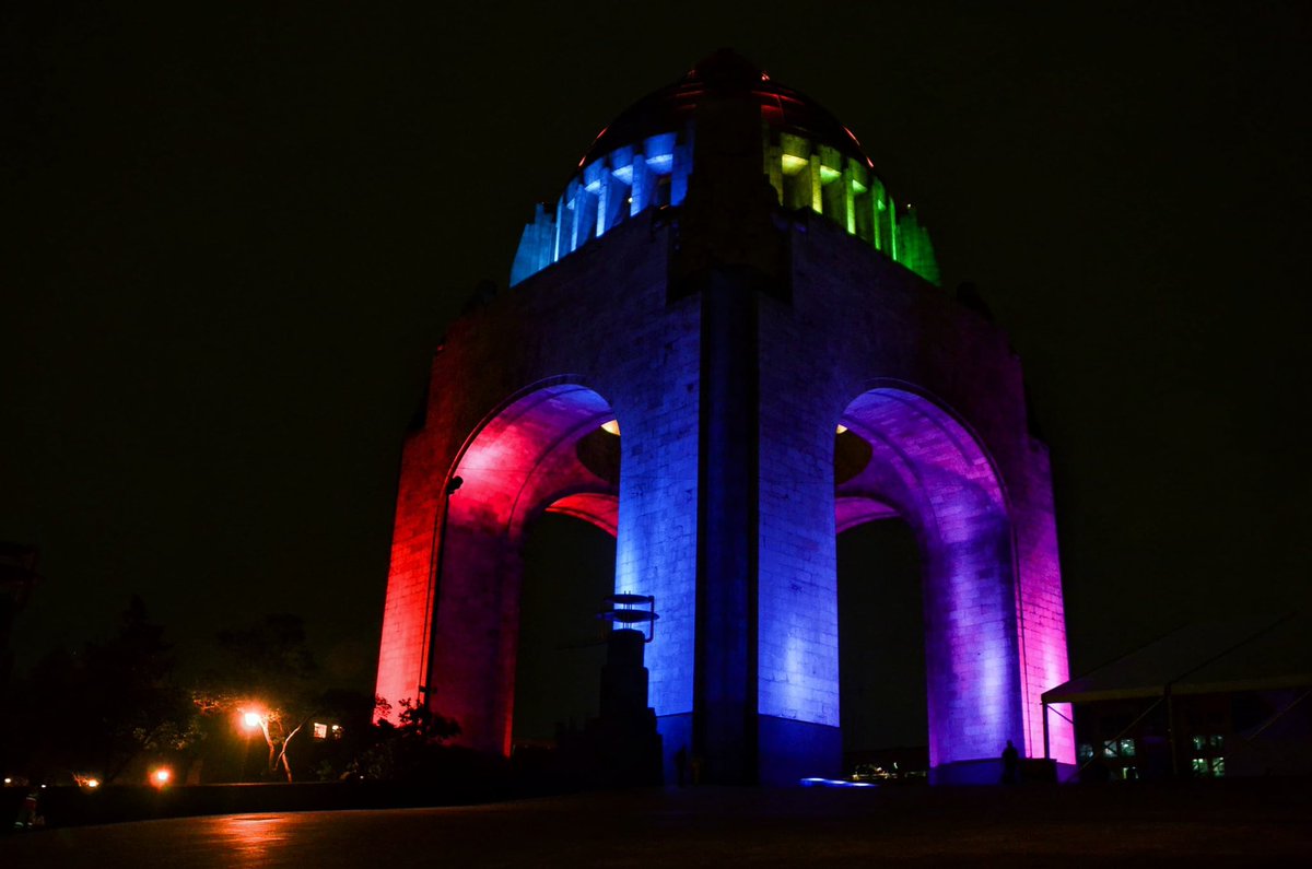 GobCDMX's tweet photo. 🌈 ¡La Ciudad de México brilla con orgullo! ✨

En el #DíaDelOrgulloLGBTTTIQ+, nuestros monumentos y edificios se iluminan con los colores de la diversidad como parte de la celebración a la igualdad, la inclusión y el respeto al amor en todas sus expresiones. 🏳️‍🌈❤️ 🏳️‍⚧️ #Pride2024 #Orgullo2024 🌈✨