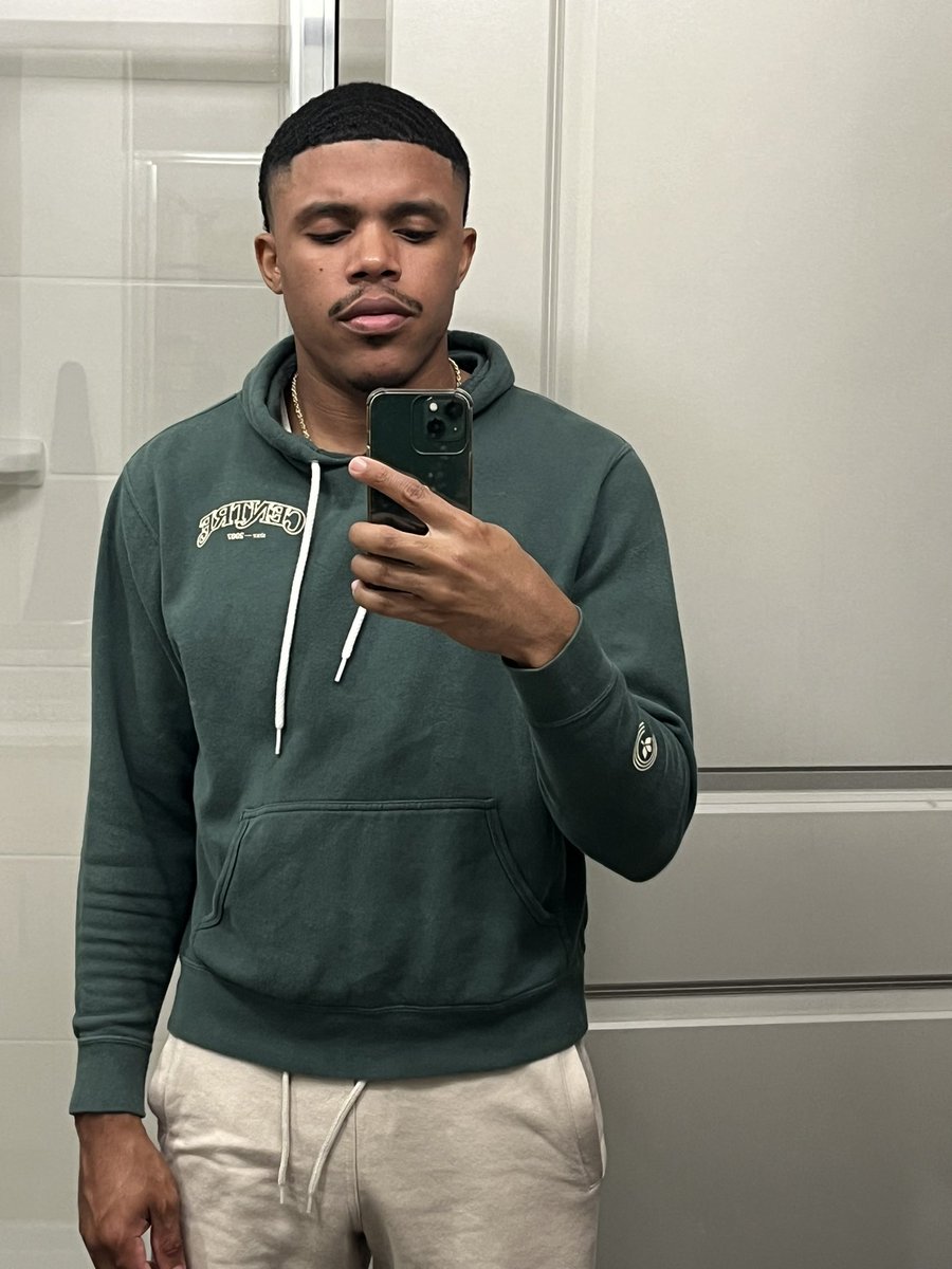 jaylindascholar's tweet photo. fresh fade friday 🫥 https://t.co/6kRggT6f0y
