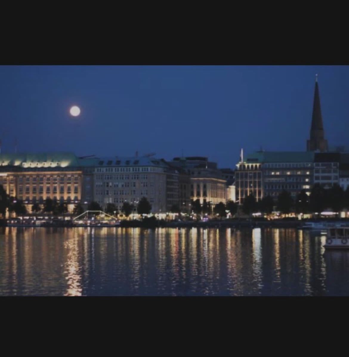 Ma_Damn_tw's tweet photo. “For as long as we meet on the moon” - Amor 🌙 https://t.co/BOLq1PuNjf