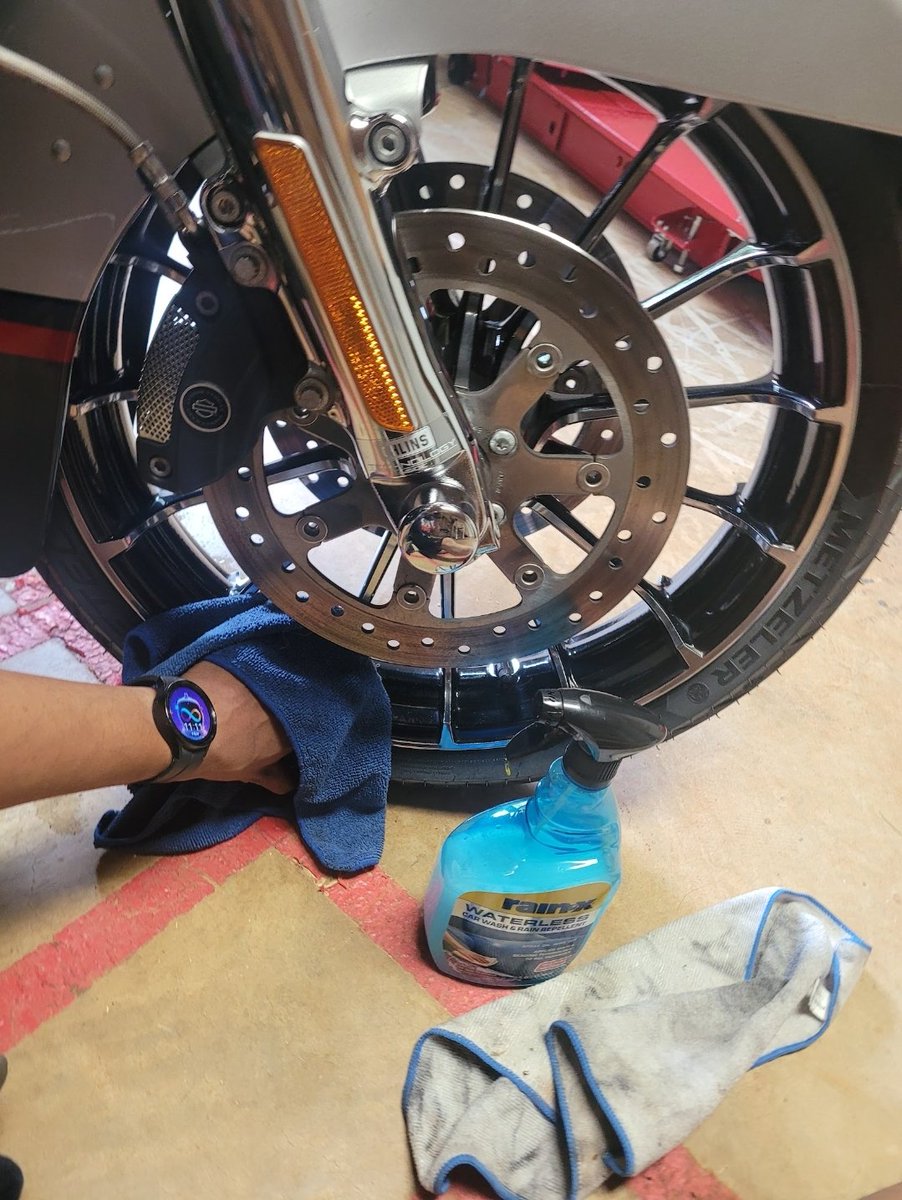 vaslim1979's tweet photo. Late night shine action on "Pippi".
We're gonna take a Big Mountain Ride in the morning.
Mind you, we never step out with dirty shoes 🤓
#harleydavidson #CVO #FHO
$ICP https://t.co/ZJc8ys9xBK