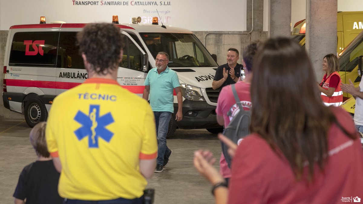byAJHL's tweet photo. Gracias por todo Juan Fernando @semgencat @htgroup112 #emergency #sem #semgencat #jubilacion #ambulancia #ambulance #cecos #htgroup #htpgroup112 #manresa #vilafrancadelpenedes #todaunvida #huertafotografia https://t.co/zNEqYc2DXl