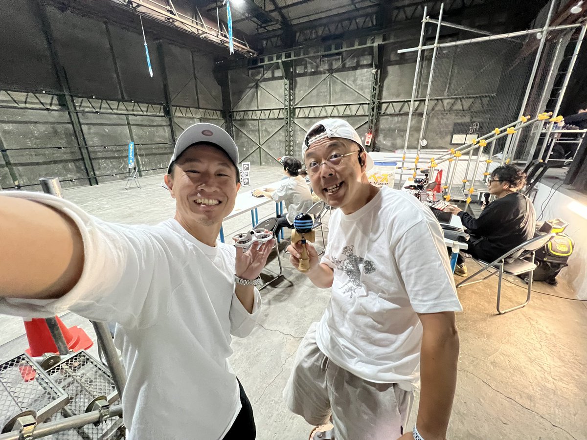 hash_hash_'s tweet image. フライトベース来た！WTWカップ大阪でレース参戦！ドローン出したんJMAのビギナーレース以来2年ちょいぶり。ちゃんと飛ぶかな？

@wtwosaka 
@madxfpv 
@flight_vace 

#tinydrone #ドローンレース