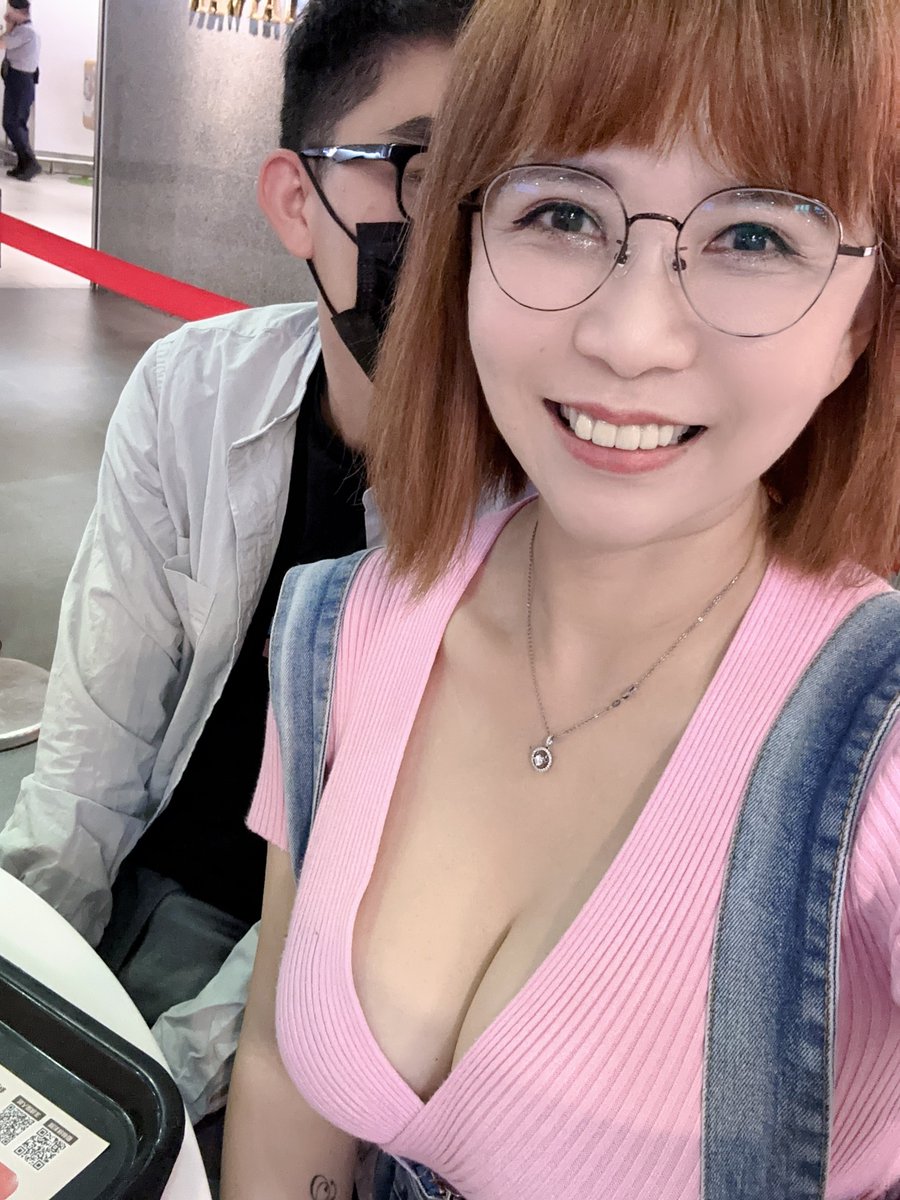 跟單男的午餐約會🥰

#感覺派戀愛感人妻💋
更多好看的在Fansone🥰
#轉推愛心❤️ https://t.co/obKfm7aWpr