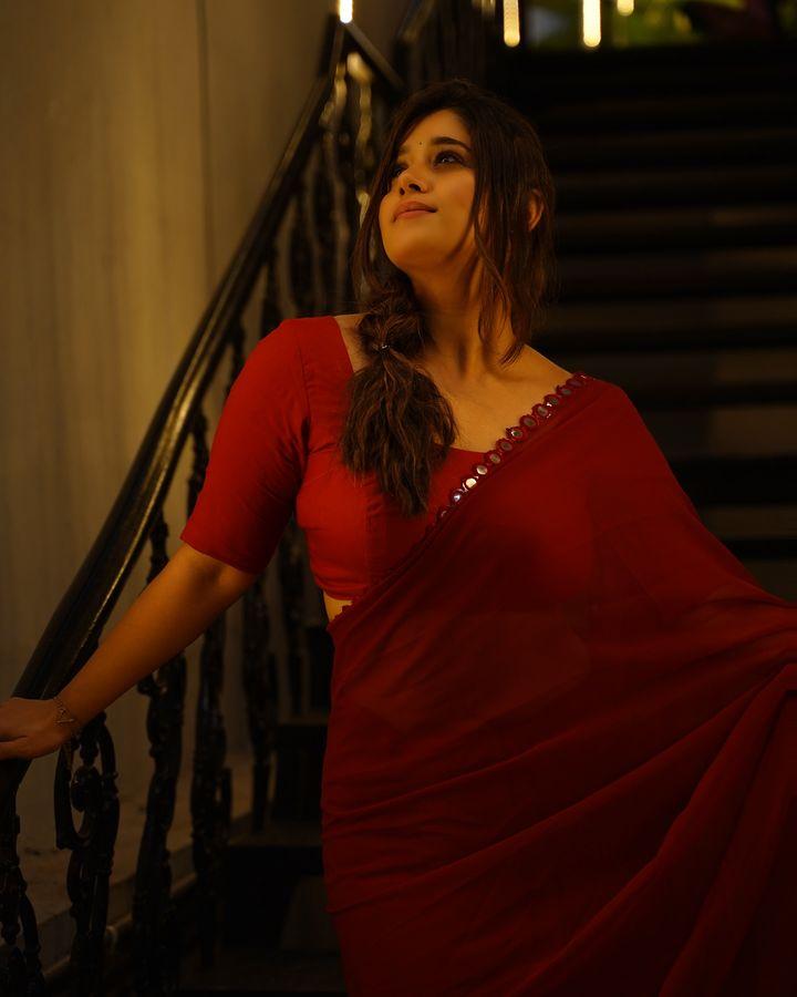 OnlyHeroines's tweet image. #ChandniBhagwanani 😻