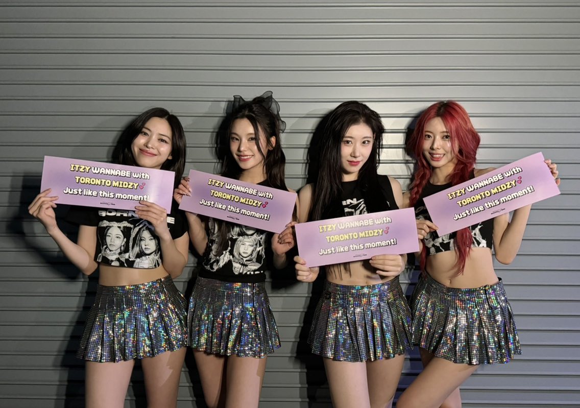 ITZYofficial's tweet photo. ITZY 2ND WORLD TOUR <BORN TO BE> in #TORONTO - DAY #1

ITZY WANNABE with TORONTO MIDZY just like this moment💕

#ITZY #MIDZY @ITZYofficial
#ITZY_BORNTOBE
#ITZY_WORLD_TOUR
#ITZY_in_TORONTO https://t.co/wiDOHv590t