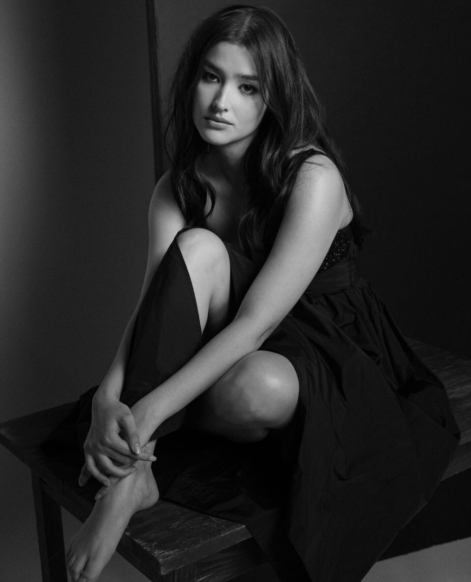 LealSally's tweet photo. "the shooting stars issue #FoxesMagazine" - #LizaSoberano
https://t.co/8rctB11xeX https://t.co/nEpObqeJvJ