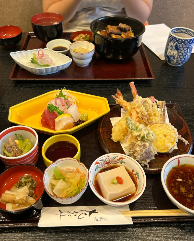 Aydevchard's tweet photo. 清水寺に向かう途中google mapで見かけた小さなお店です    🛎️���かがみ
めっちゃおいしいです https://t.co/jJvOZJmaQO