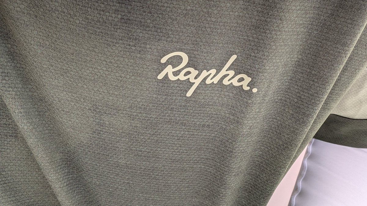 sir_altria_jp's tweet photo. 上着もRaphaのエクスプロアTシャツ。
#自転車キャンプギア
#Raphacycling https://t.co/XrL4EM7wRu