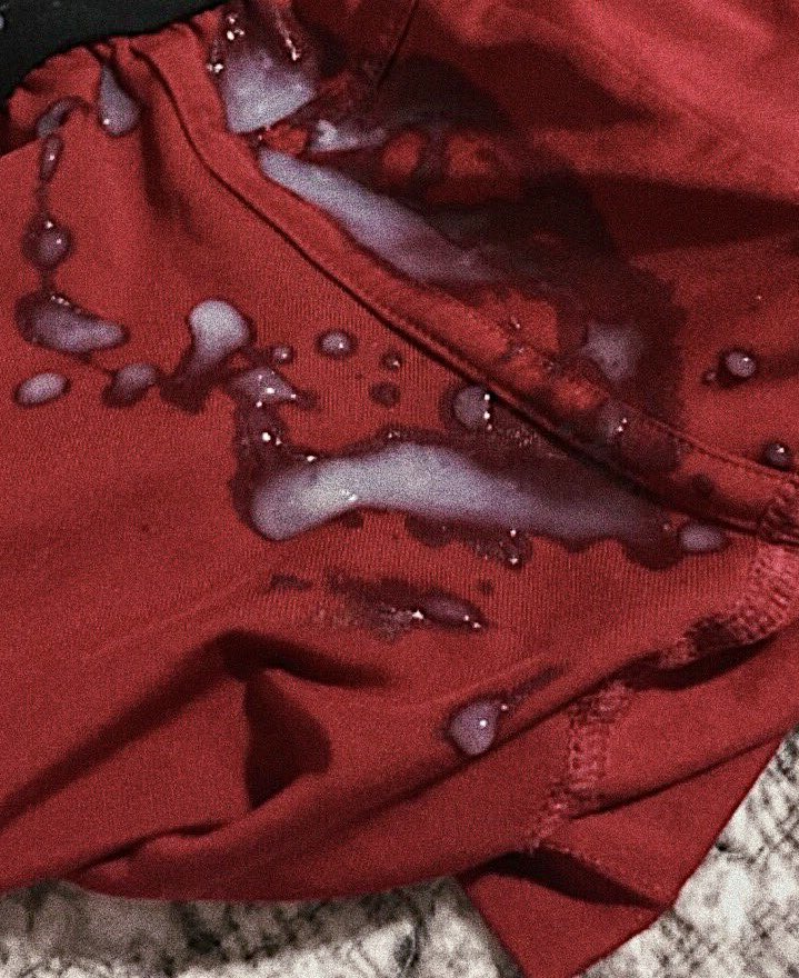 捅了女友喉咙半小时，她说吃不动了，干脆射内裤上，反正她说帮忙洗