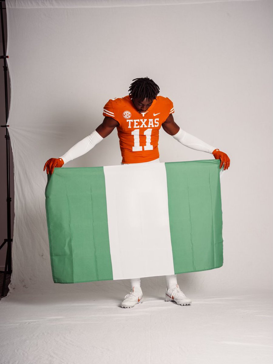 Smithorogbo's tweet photo. Texas fans show some love #HookEm 
@TexasFootball @CoachSark @CoachJeffBanks https://t.co/pRXwQzefMY