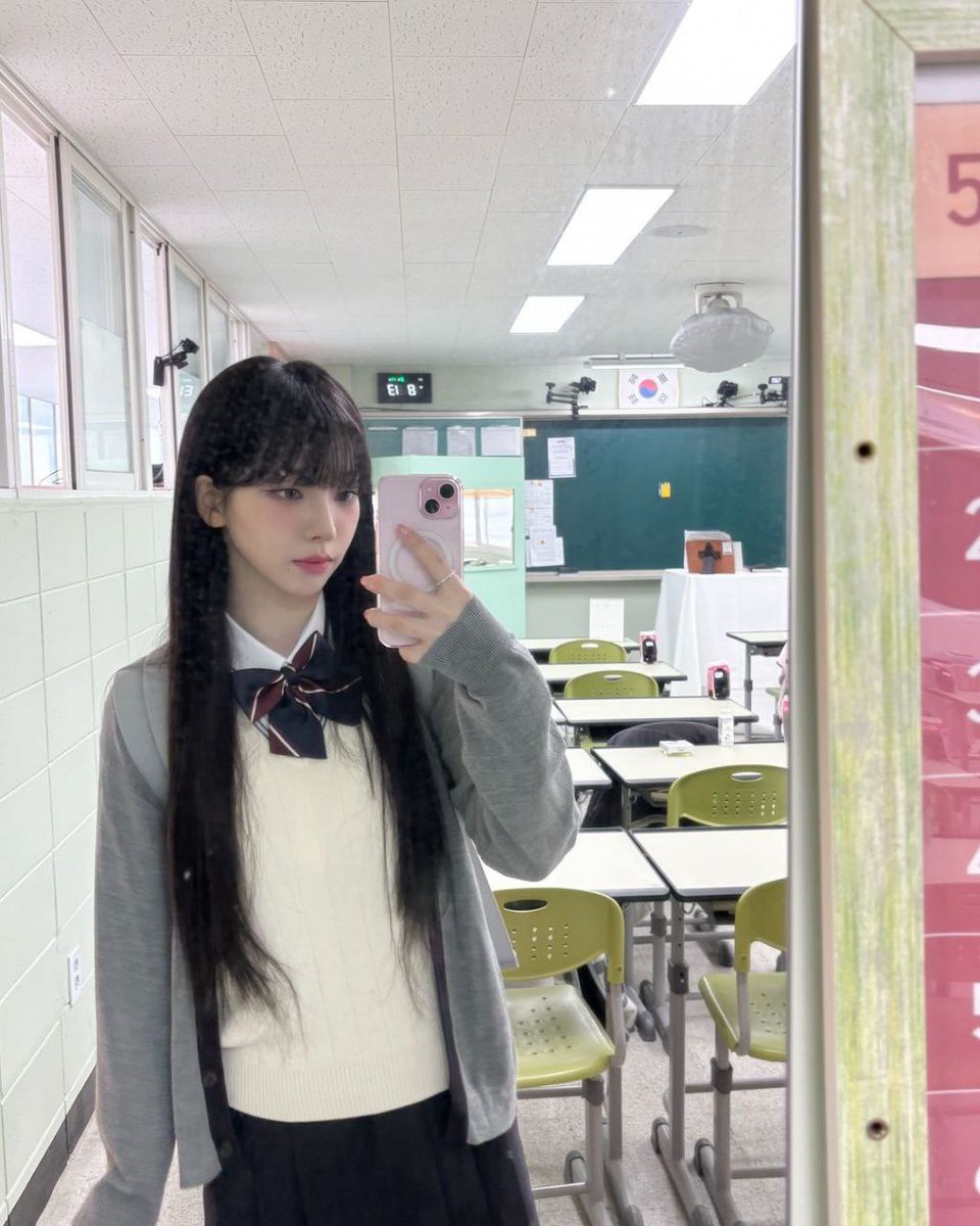 kuromfi's tweet photo. help rt? makasii <3 

haloo, aku punya layout ready stock karina foto terbaru yang bisa dijemput melalui dmku 🫶 bisa sebut katalognya aja yaa. detail katalog dan harga ada di alt. met jajaan! #zonauang #zonaba https://t.co/AtsxkNLnNg