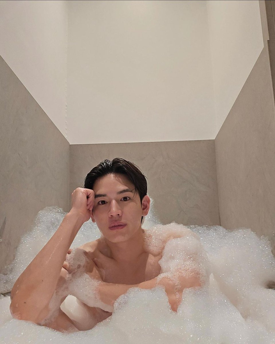 thitipooom's tweet photo. Bubble bath 🛁 https://t.co/D3ok8YoW5Q