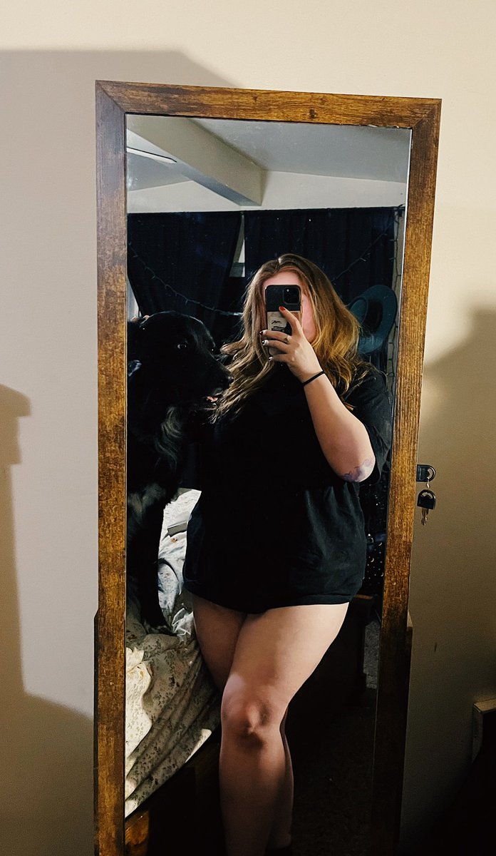 redxwitch_'s tweet image. Thick thighs saves lives or whatever