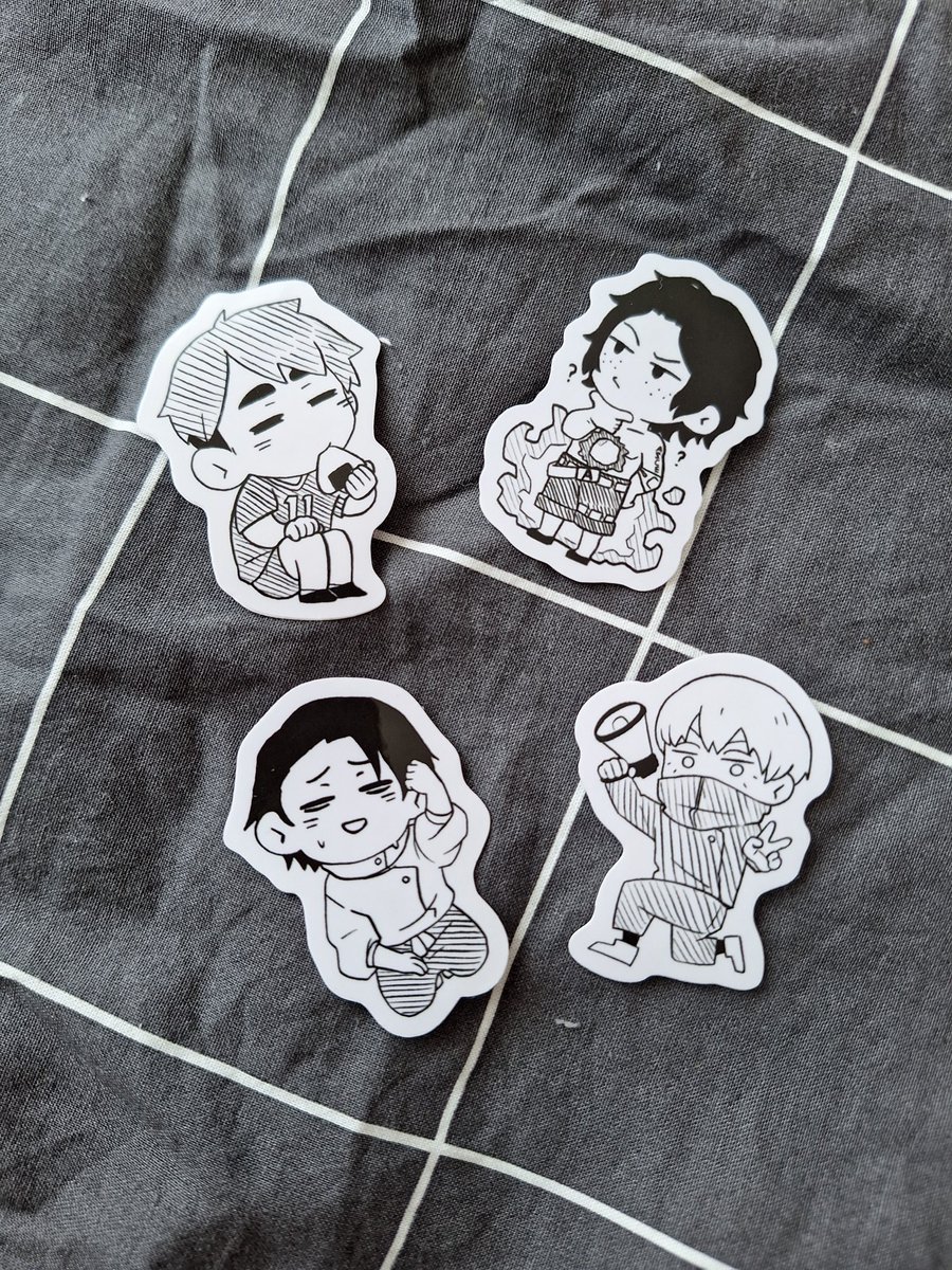 tinypaperstar's tweet photo. Got the best one piece sticker sheet from @pewchii_ (who had so much amazing stuff that I couldn't fit into my budget anymore ;; (longingly looks at the alnst standees))
The tiny b&amp;w stickers are from @KukkiKami and I was so happy to see my favourite boys there <333 https://t.co/oxS6EdOP5w