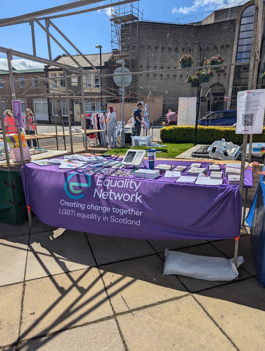In sunny Kirkcaldy today for Fife Pride! Come say hi 🏳️‍⚧️🏳️‍🌈🏳️‍⚧️🏳️‍🌈