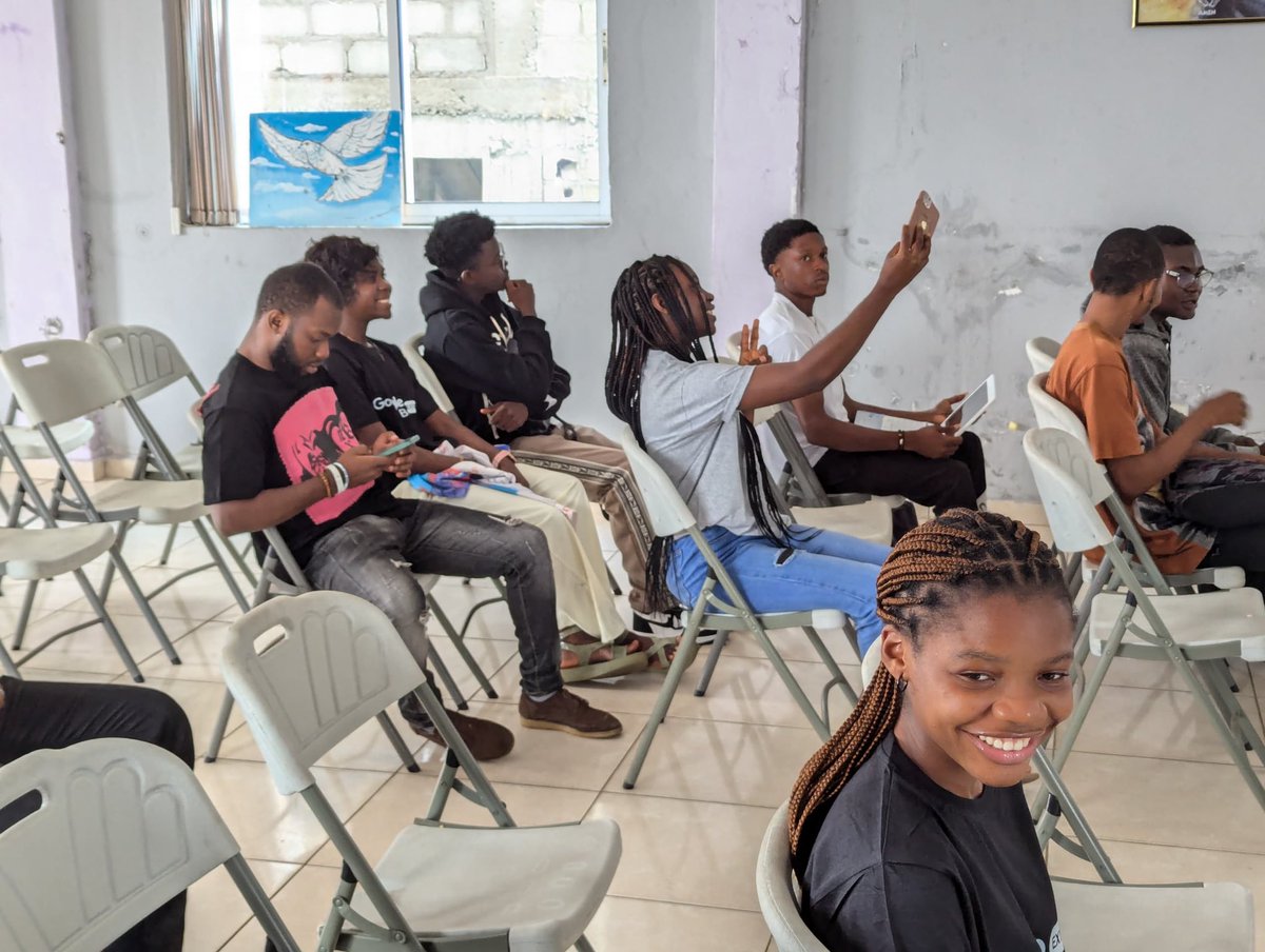 gdgbuea's tweet photo. We have started already ❤️ 

Make your way to the venue while you still can 🪄 https://t.co/apgzY1qamC