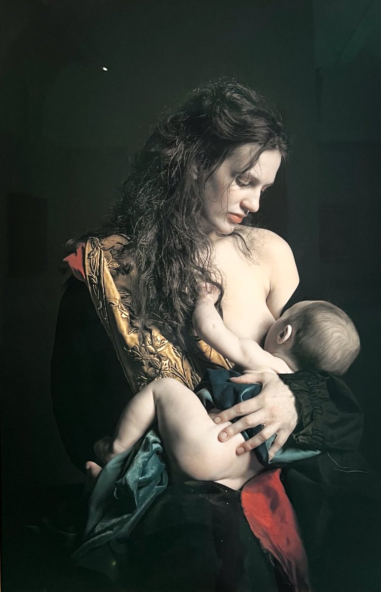 Dujo070's tweet photo. Tussen de oude meesters hangt op dit moment in de National Gallery te Boekarest werk van de Nederlandse fotografe Daniëlle van #Zadelhoff https://t.co/AXGkLeoThf