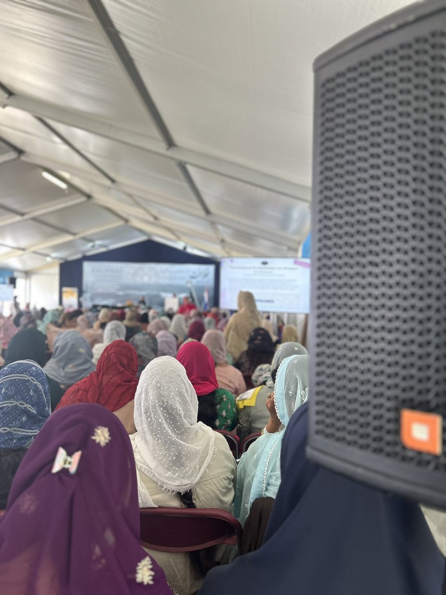 LadjnaNL's tweet photo. Dag 2 van Jalsa Salana Nederland is van start gegaan. Vandaag beginnen we met de ladjna sessie. ✨
#jalsaNL #JalsaConnect #Islam #moslim https://t.co/vhG4sTq7sl