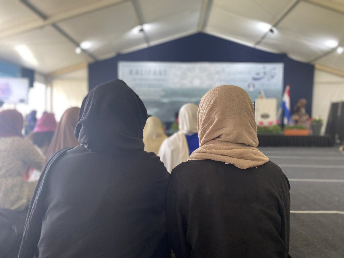 LadjnaNL's tweet photo. Dag 2 van Jalsa Salana Nederland is van start gegaan. Vandaag beginnen we met de ladjna sessie. ✨
#jalsaNL #JalsaConnect #Islam #moslim https://t.co/vhG4sTq7sl