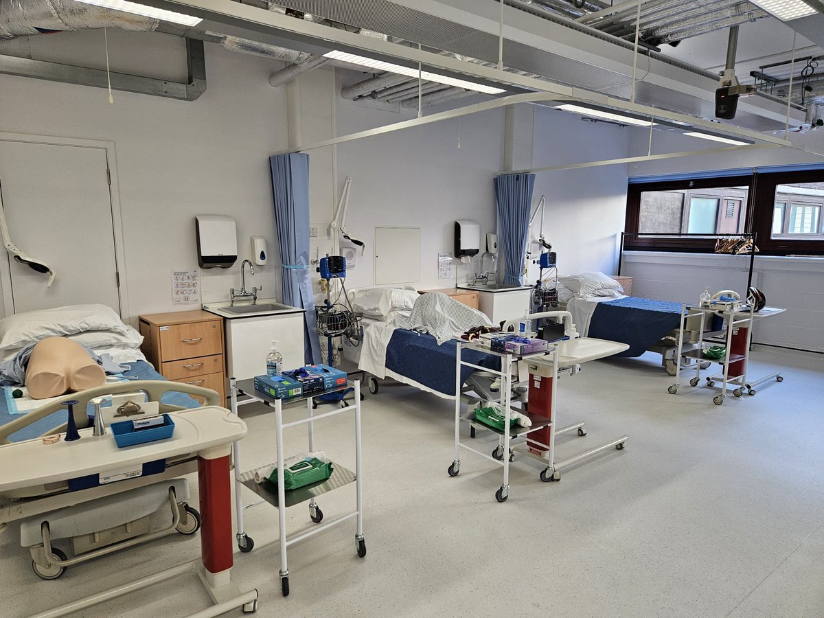leeszla's tweet photo. @CityUniLondon #undergraduate open day today! Tech team working hard to showcase what the Skills Centre has to offer
#CitySkillsCentre #CityUni #MyCityUni #StudyLondon #ClinicalSkills #Midwifery #Nursing #Ophthalmology #Psychology #Law #Radiography #Education #CityStGeorges https://t.co/3X6tI1LguN