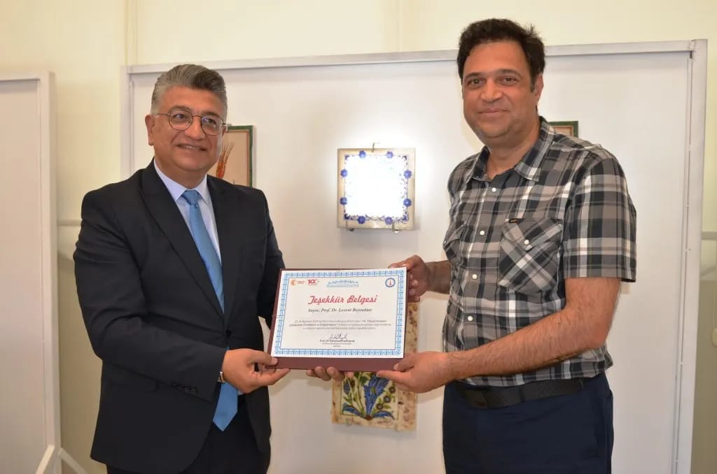 Levent Bayraktar (@bayraktarlvnt) on Twitter photo <a href="/bayraktarlvnt/">Levent Bayraktar</a> Kütahya Dumlupınar Üniversitesi'nde çini çalıştayı yapıldı. Türk gelenekli sanatları ve medeniyet felsefemiz üzerine verimli bir çalışma oldu. Emeği geçen dostlara teşekkür ederim. <a href="/bayraktarlvnt/">Levent Bayraktar</a> Kütahya Dumlupınar Üniversitesi'nde çini çalıştayı yapıldı. Türk gelenekli sanatları ve medeniyet felsefemiz üzerine verimli bir çalışma oldu. Emeği geçen dostlara teşekkür ederim.
