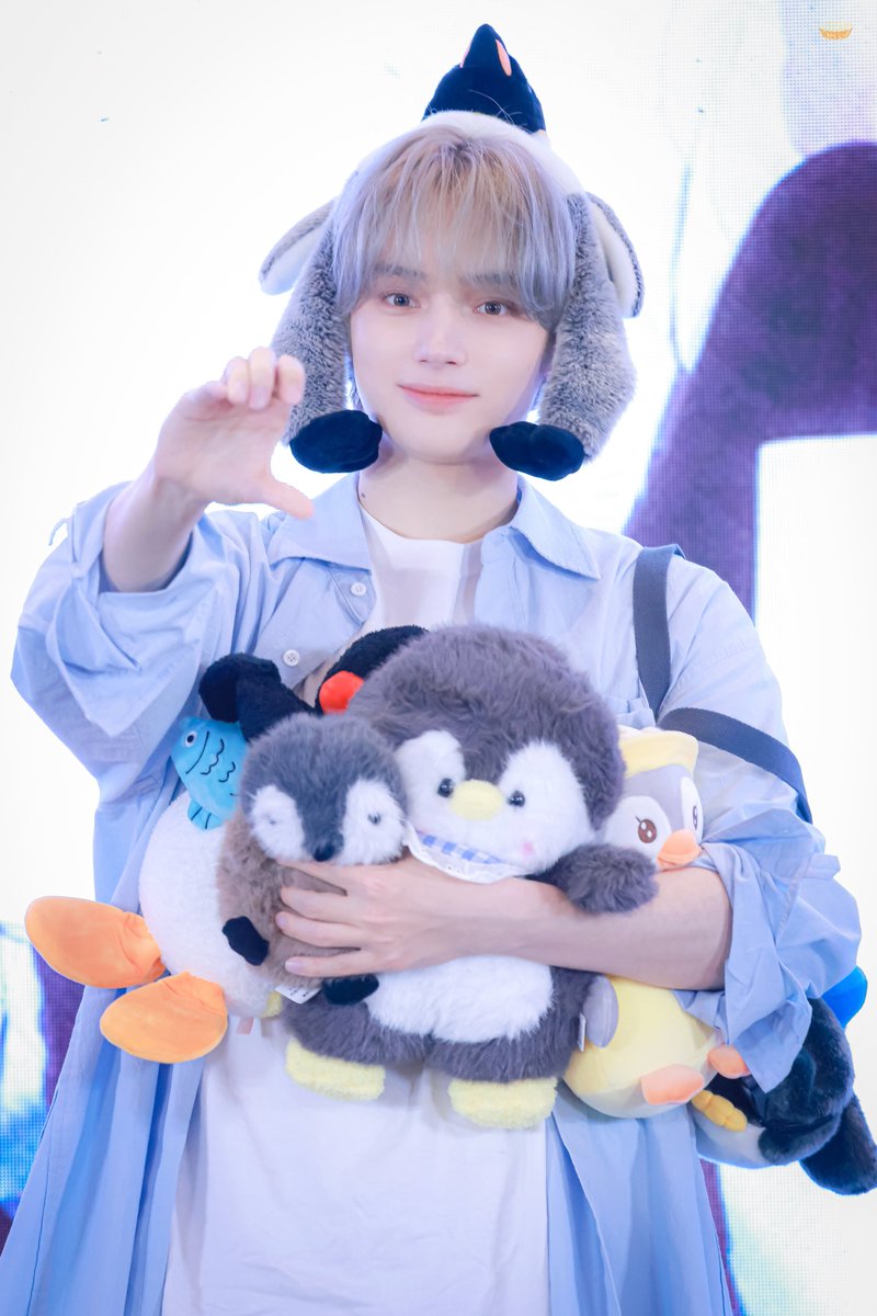 Eggtart0814's tweet image. 240629 이즈위

펭귄대장!모여라 펭펭!!!

#휴닝카이   #HUENINGKAI   
#투모로우바이투게더   #TXT 
#TOMORROW_X_TOGETHER