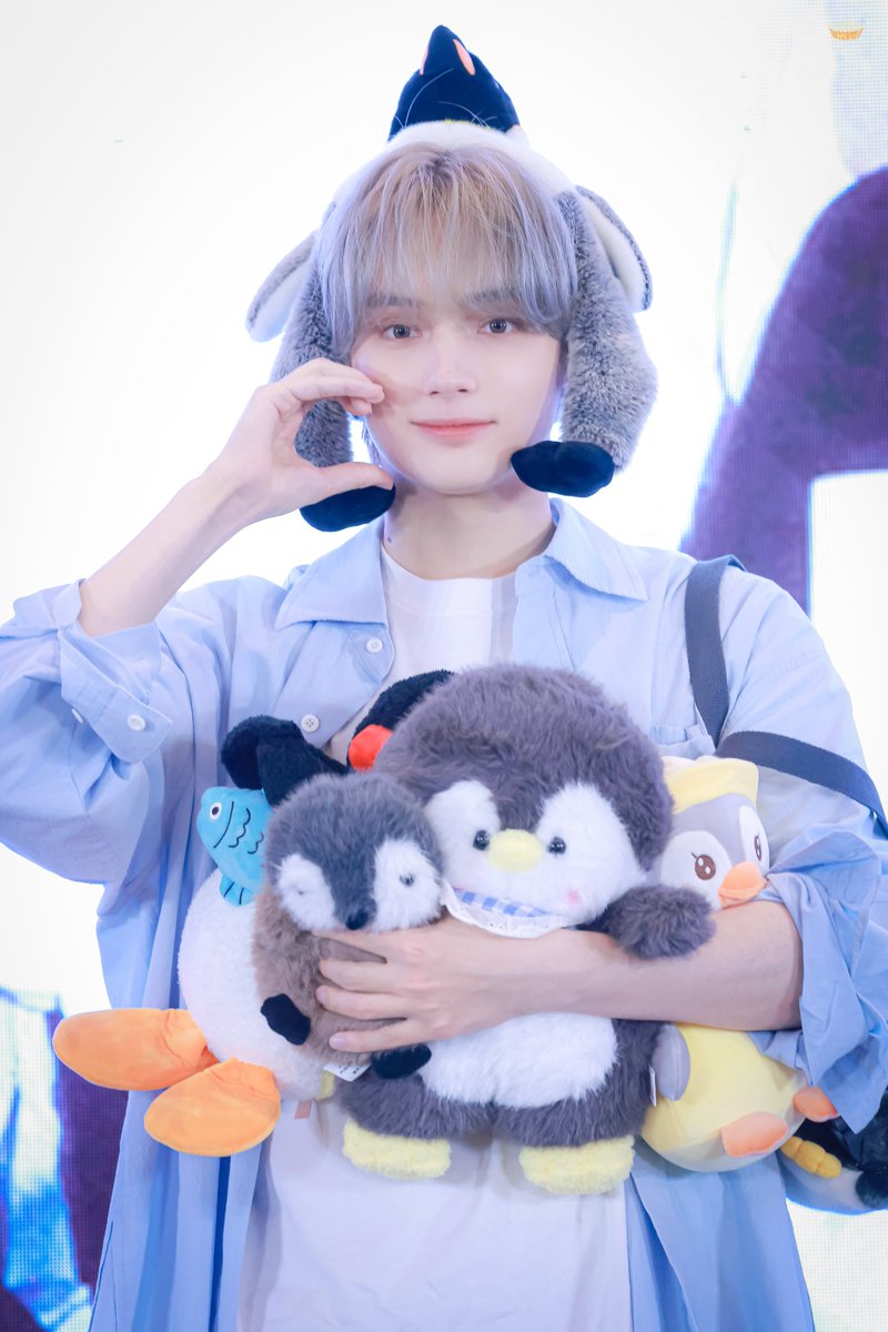 Eggtart0814's tweet image. 240629 이즈위

펭귄대장!모여라 펭펭!!!

#휴닝카이   #HUENINGKAI   
#투모로우바이투게더   #TXT 
#TOMORROW_X_TOGETHER