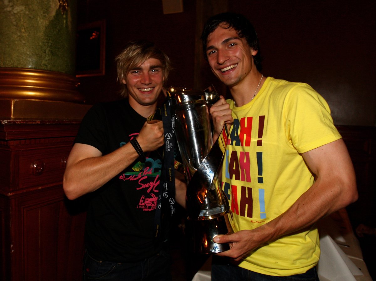 #OnThisDay in 2⃣0⃣0⃣9⃣

🇩🇪 Die @DFB_Junioren gewinnen den Titel bei der #U21EURO 🏆🥳