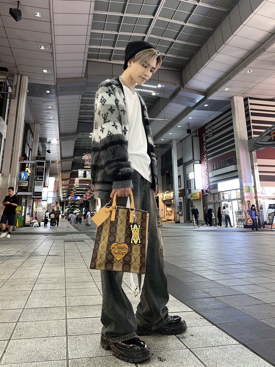 モノクロモヘアカーディガンがお気に入りすぎて、写真たくさん モノクロモヘアカーディガンがお気に入りすぎて、写真たくさん