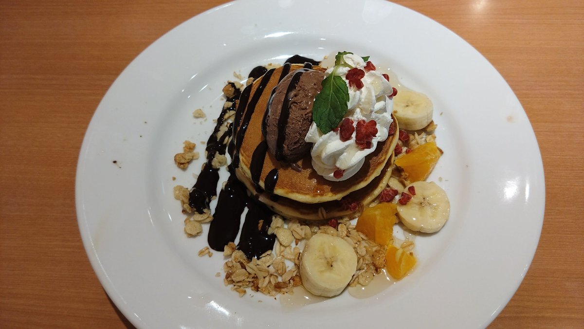 zizichin1's tweet image. 間に合った！バースデーデザート🥞まいう～したっ！
#デニーズバースデーデザート