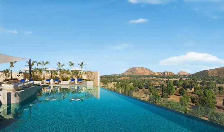 DevelopingRaj's tweet image. Jaipur Development Authority JDA has ordered to demolish Taj Amer Hotel in Jaipur.
Opened in 2022, Taj Amer is built in Eco Sensitive Zone of Nahargarh Wildlife Sanctuary.
There was a grand opening all over the media attended by big shots, why didn't JDA wake up then?