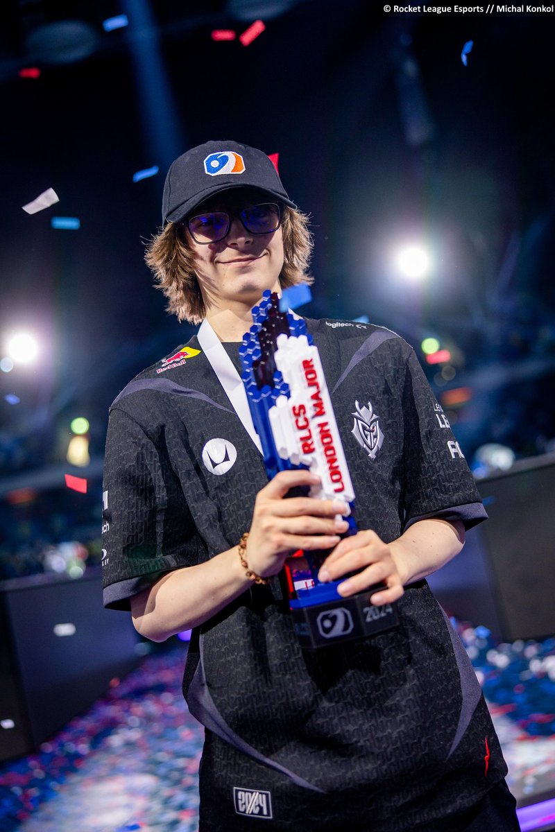 How it started, and how it's going! 😌

Two years after his RLCS LAN debut, <a href="/DanielRL__/">Daniel</a> finally got his first trophy!

📸 @ZeeboDesigns &amp; <a href="/KonkolMichal/">Michal Konkol 📸 @vctemea</a> 
<a href="/RLEsports/">Rocket League Esports</a> #RLCS